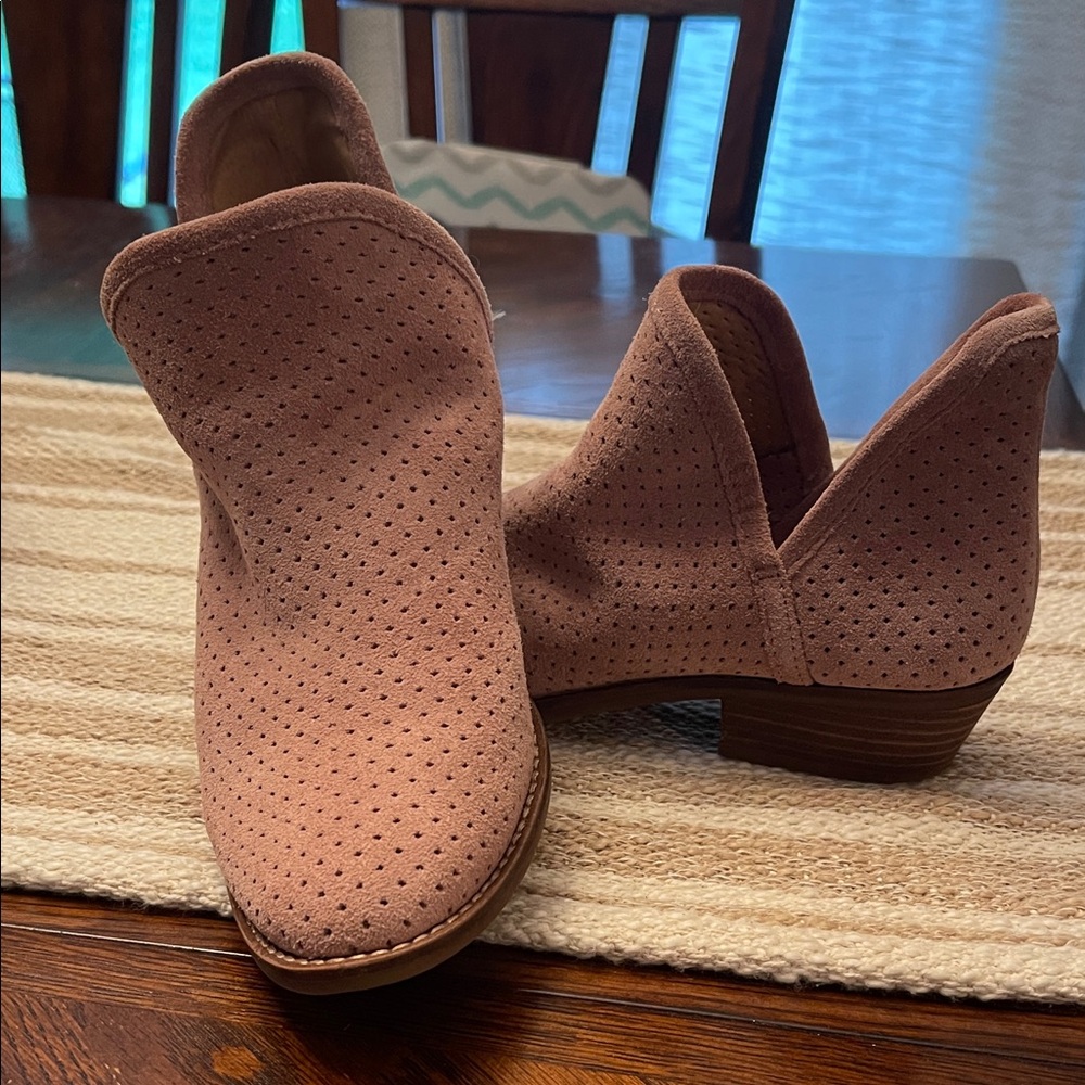 Women's Perforated Ankle Boots - Pink